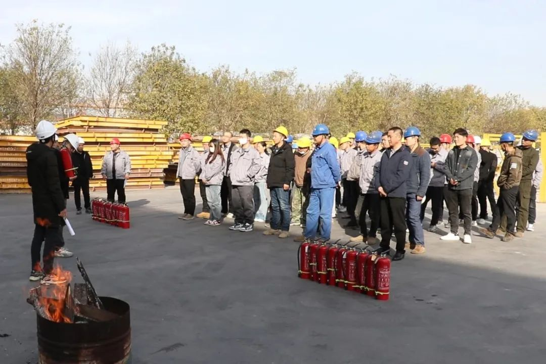 宝博体育
新型建材公司组织开展消防灭火实操演练活动